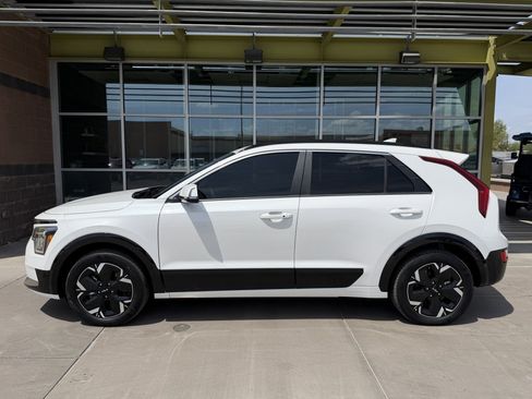 Used 2025 Kia Niro Wind FWD image 7