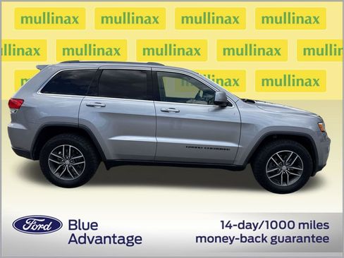 Used 2018 Jeep Grand Cherokee Laredo image 2