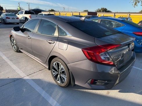 Used 2017 Honda Civic EX-T image 4