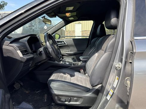 Used 2023 Mitsubishi Outlander SE Black Edition FWD image 12