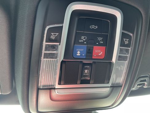 Used 2025 RAM 1500 Laramie w/ Sport Appearance Package AWD/4WD image 32