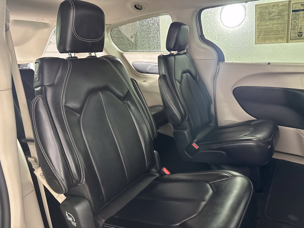 Used 2024 Chrysler Pacifica Touring-L FWD image 20