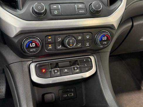 Used 2023 GMC Acadia SLT AWD/4WD image 21