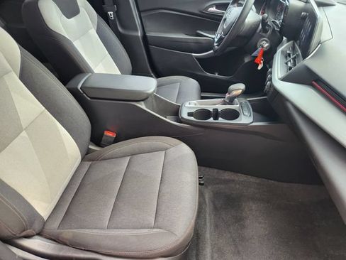 Used 2024 Chevrolet Trax RS w/ Driver Confidence Package FWD image 18