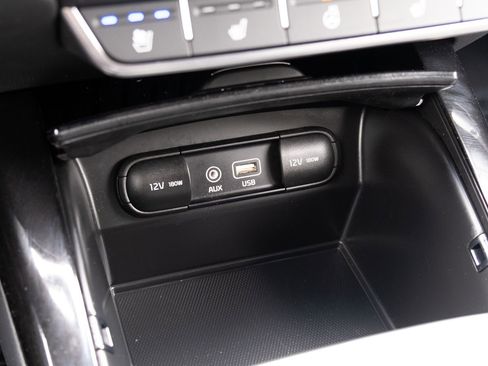 Used 2017 Kia Sorento SX image 6