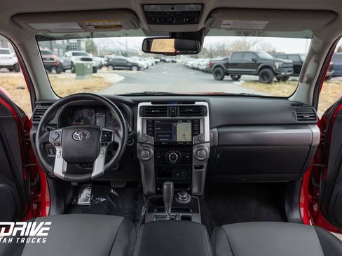 Used 2022 Toyota 4Runner SR5 Premium image 26