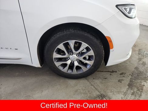 Used 2025 Chrysler Pacifica Pinnacle image 46