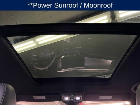 Certified 2025 Volkswagen Atlas Cross Sport SE w/ Panoramic Sunroof Package AWD/4WD image 9