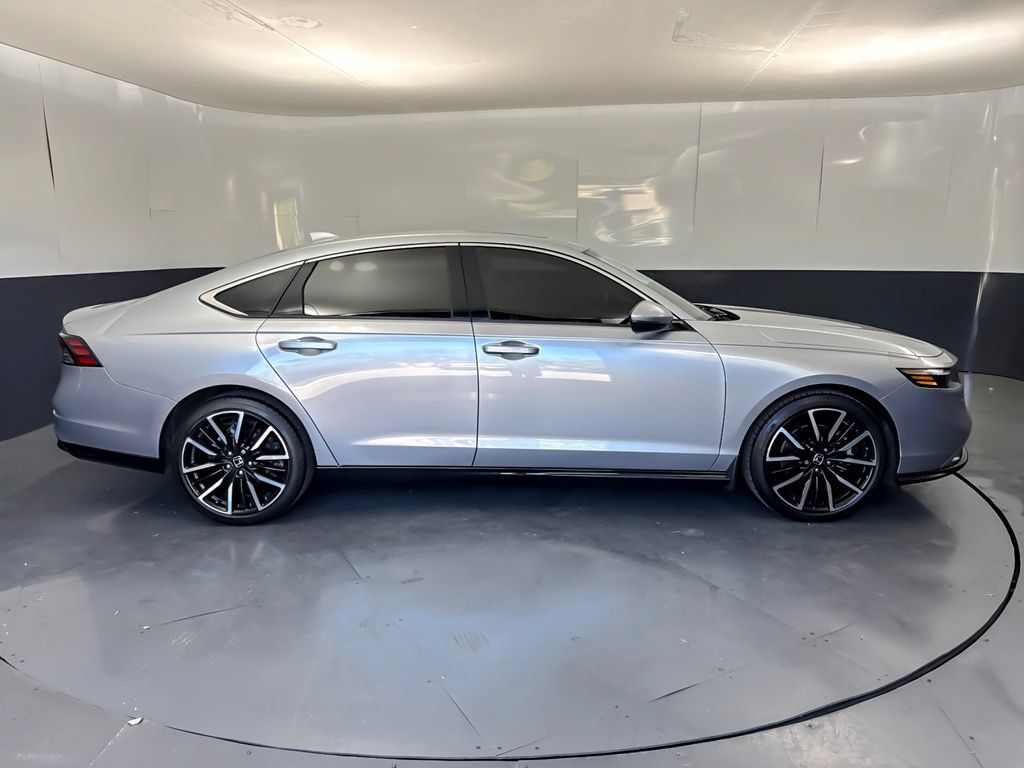 Used 2024 Honda Accord Touring image 2