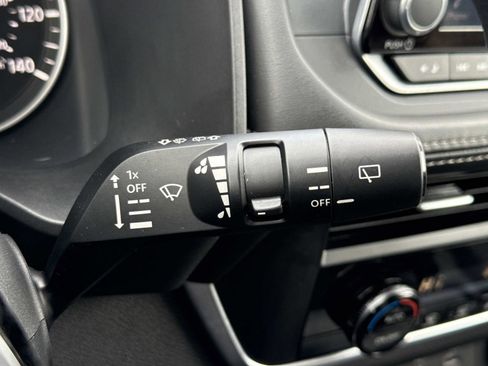 Used 2023 Nissan Rogue SV image 10