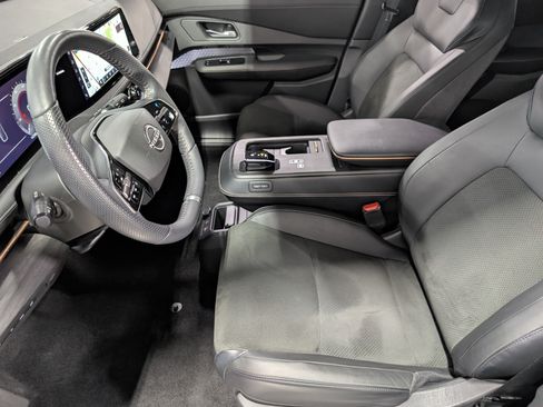 Used 2024 Nissan Ariya AWD image 10