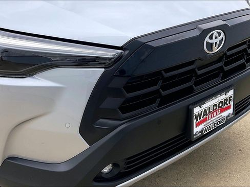 Used 2026 Toyota Corolla Cross XLE AWD/4WD image 35