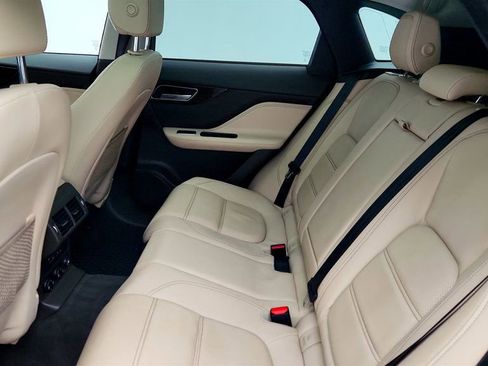 Used 2018 Jaguar F-PACE Prestige image 22