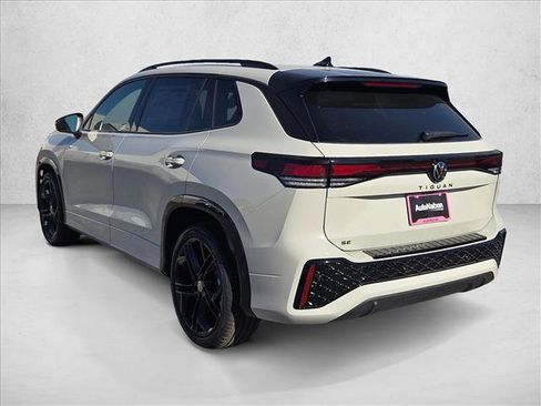 New 2026 Volkswagen Tiguan SE R-Line FWD image 9