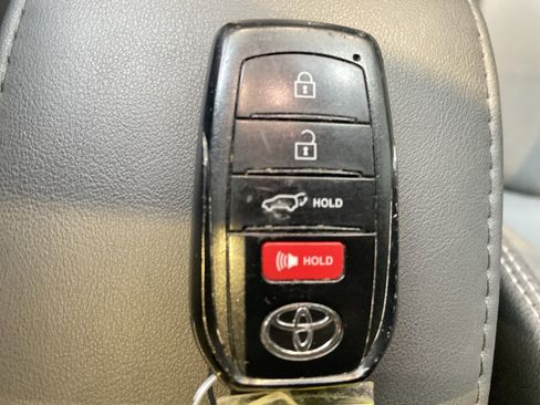 Used 2023 Toyota Corolla Cross XLE w/ Convenience Package image 39