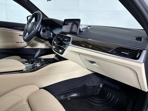 Used 2023 BMW 530i w/ Convenience Package RWD image 32