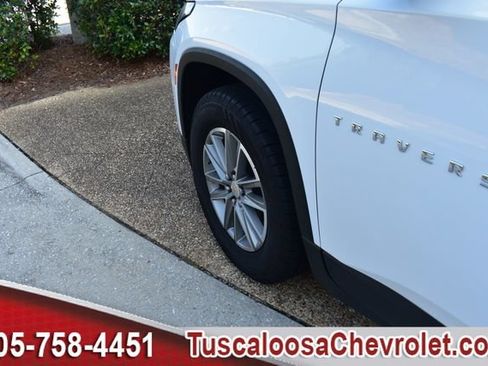Used 2023 Chevrolet Traverse LT FWD image 19
