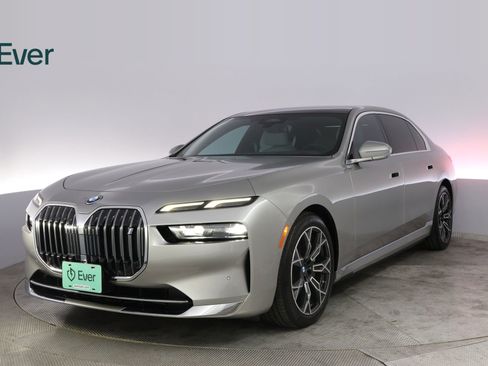 Used 2023 BMW i7 xDrive60 AWD/4WD image 2