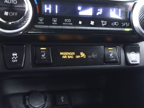 Used 2021 Toyota RAV4 XLE w/ XLE Grade Weather Package AWD/4WD image 21
