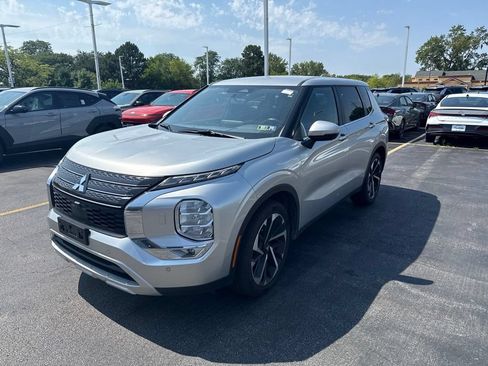 Used 2024 Mitsubishi Outlander SE AWD/4WD image 2
