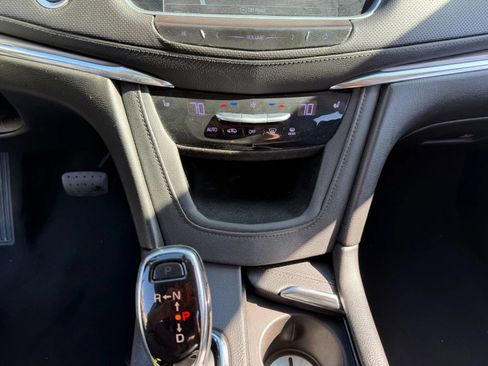 Used 2017 Cadillac XT5 Luxury FWD image 22