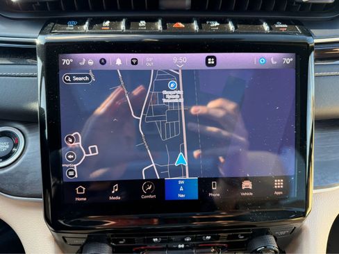 Used 2023 Jeep Grand Cherokee 4WD 4xe w/ Luxury Tech Group II image 20