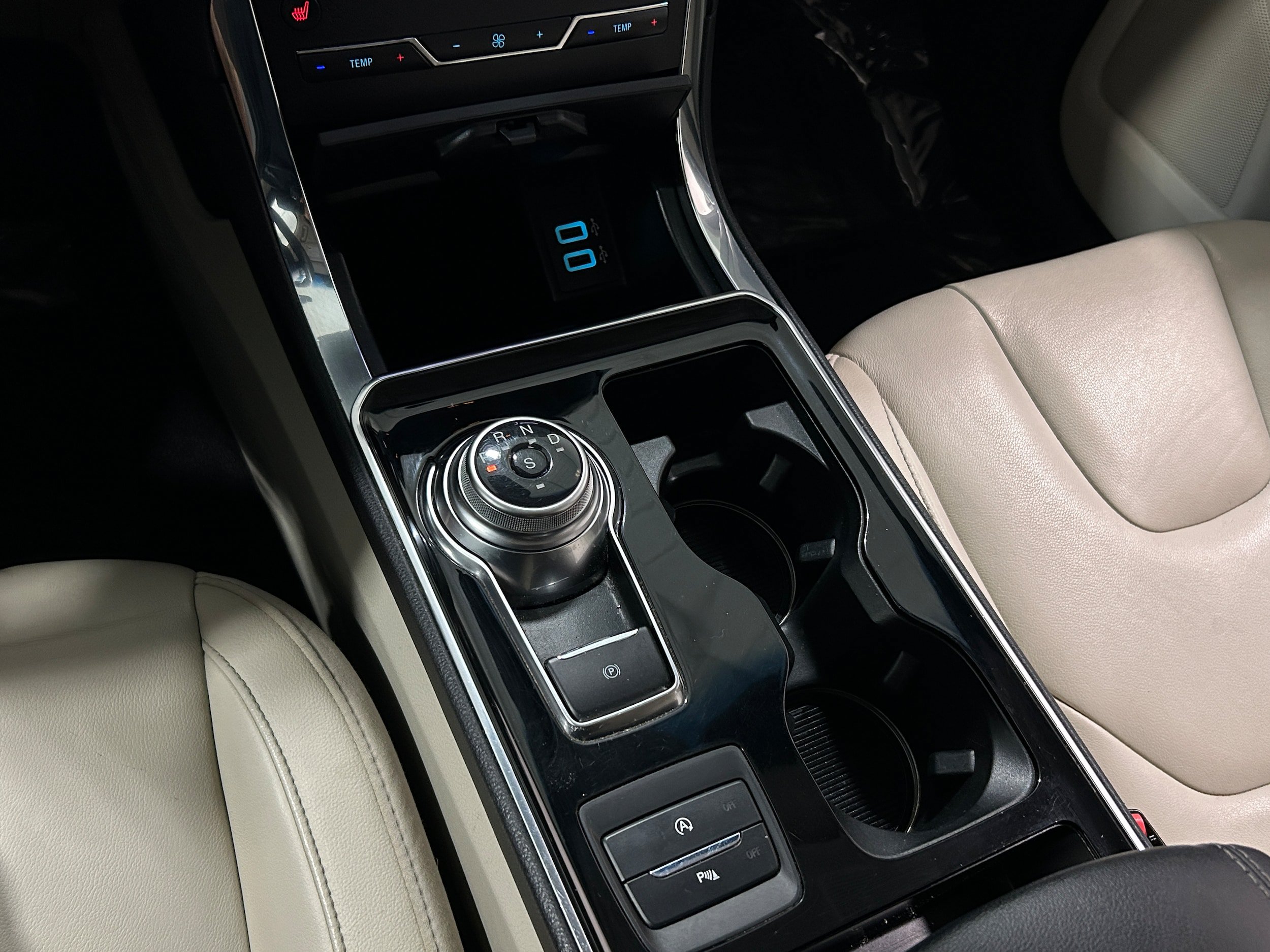 Used 2020 Ford Edge Titanium AWD/4WD image 11