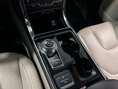 Used 2020 Ford Edge Titanium AWD/4WD image 11