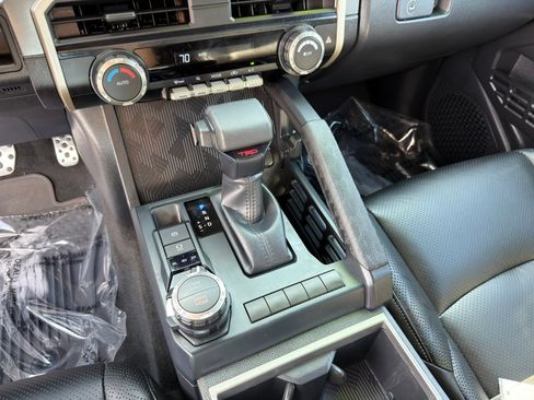 Used 2025 Toyota Tacoma TRD Sport AWD/4WD image 23