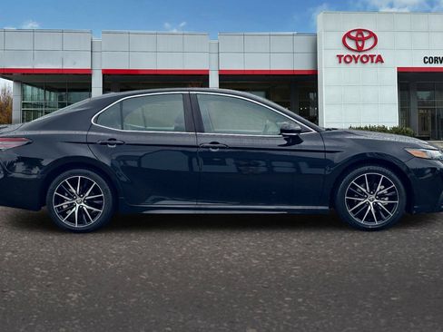 Certified 2023 Toyota Camry SE FWD image 3
