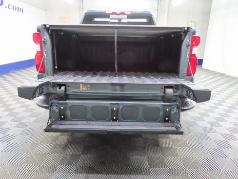 Used 2025 Chevrolet Silverado 1500 ZR2 w/ Technology Package image 39