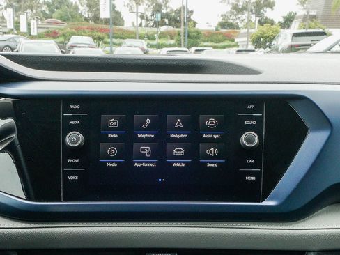 Used 2024 Volkswagen Taos SE FWD image 15