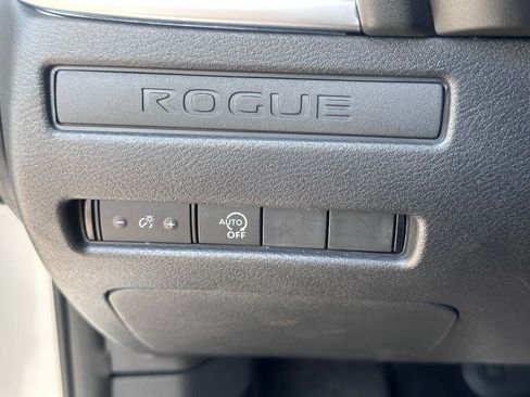 Used 2024 Nissan Rogue S image 22