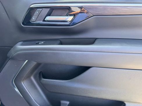 Certified 2025 Chevrolet Suburban Z71 AWD/4WD image 8