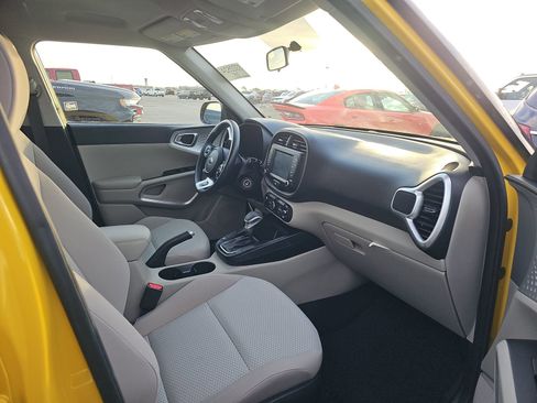 Used 2020 Kia Soul LX image 14