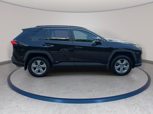 Used 2024 Toyota RAV4 LE AWD/4WD image 5