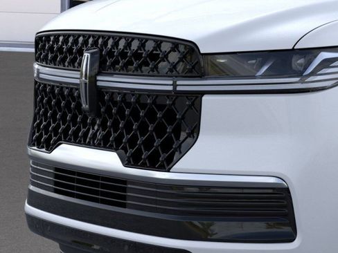 New 2026 Lincoln Navigator L Reserve AWD/4WD image 16