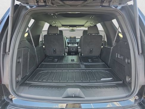 Used 2024 GMC Yukon SLT w/ SLT Premium Package AWD/4WD image 13