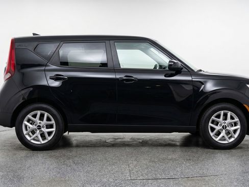 Used 2025 Kia Soul LX w/ LX Technology Package FWD image 11