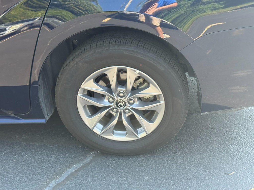Used 2026 Toyota Sienna XLE FWD image 10