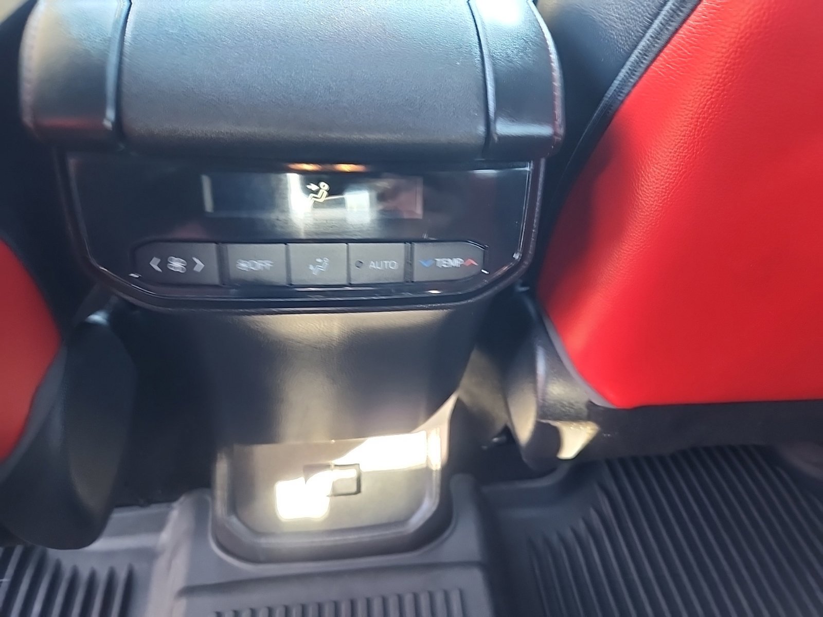 Used 2022 Toyota Highlander XSE AWD/4WD image 32