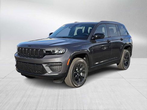 New 2025 Jeep Grand Cherokee Altitude image 4