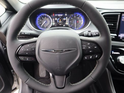 New 2026 Chrysler Pacifica Limited w/ S Appearance Package image 3