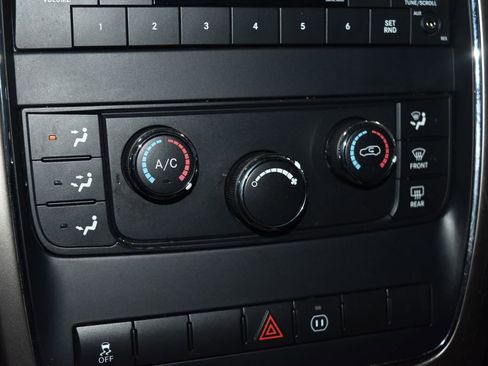 Used 2012 Jeep Grand Cherokee Laredo w/ Laredo E Group image 11