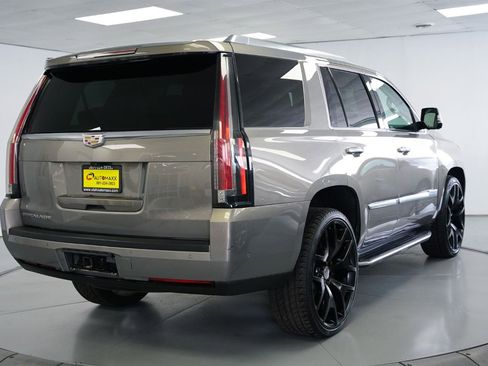 Used 2018 Cadillac Escalade Premium Luxury image 12