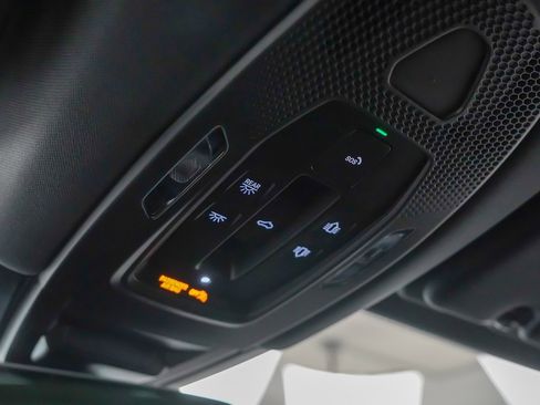 Certified 2025 Porsche Cayenne image 29