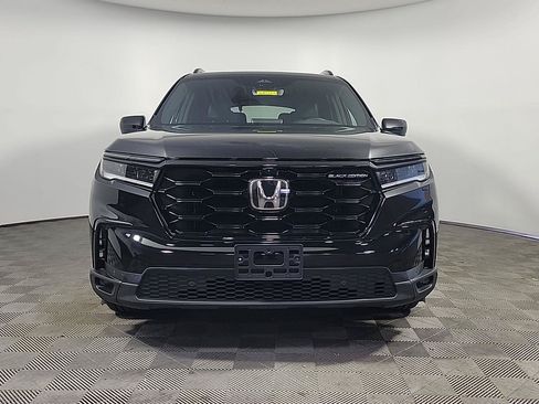 Certified 2025 Honda Pilot Black Edition image 13