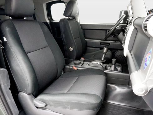 Used 2013 Toyota FJ Cruiser 4WD image 16