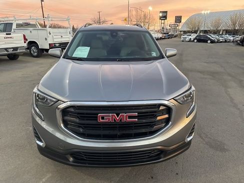 Used 2020 GMC Terrain SLE w/ Driver Convenience Package image 3