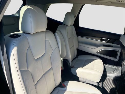 Used 2022 Kia Telluride EX w/ EX Premium Package image 29